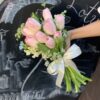 hoa cưới, bó hoa tulip, tulip pastel, hoa cưới dễ thương, hoa cưới Hàn Quốc, hoa cưới nhẹ nhàng, hoa cưới hiện đại, hoa tulip phối cà rốt, hoa cưới chụp ảnh đẹp, tiệm hoa Lotus, hoa cưới tone trắng hồng Bó hoa cưới tulip pastel phối hoa cà rốt, phong cách Hàn Quốc trẻ trung và ngọt ngào
