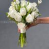 Bó hoa cưới tulip trắng phối thuý châu Bó hoa cưới tulip trắng phối hoa thuý châu, phong cách tối giản, thanh lịch