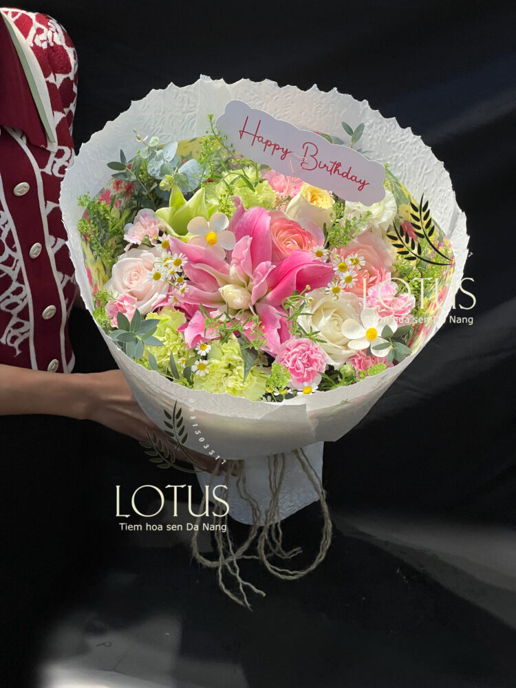 Bó hoa tiểu garden xanh hồng tại Lotus Bó hoa tiểu garden xanh hồng phối giấy họa tiết và giấy trắng