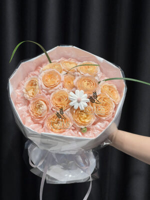 Bó Hoa Hồng Jolibee Phối Cúc Gỗ Bó hoa hồng Jolibee Đà Nẵng tone cam hồng phối cúc gỗ