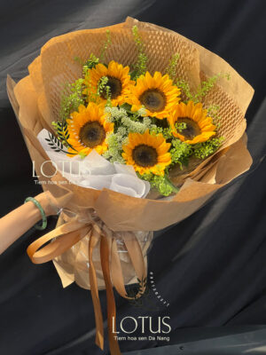 Bó hoa hướng dương tươi sáng tại Lotus Florist Đà Nẵng