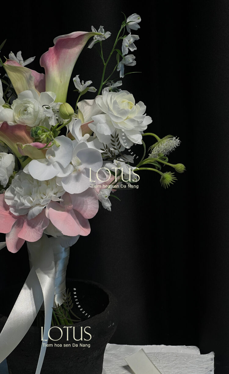 CALLA.MAOLUONG.MIX-2115828101285C Bó Hoa Cưới Mao Lương Calla – Duyên Xuân