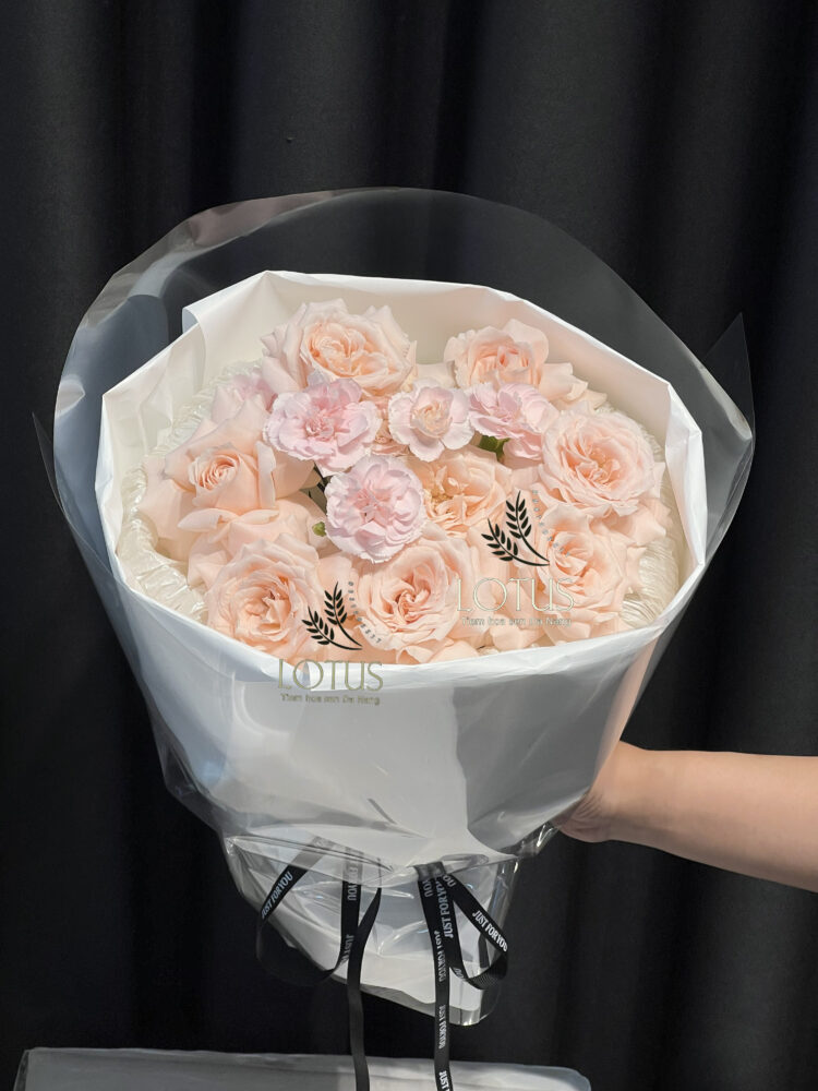 Bó hoa hồng phối phăng hồng tươi tại Lotus Florist Đà Nẵng