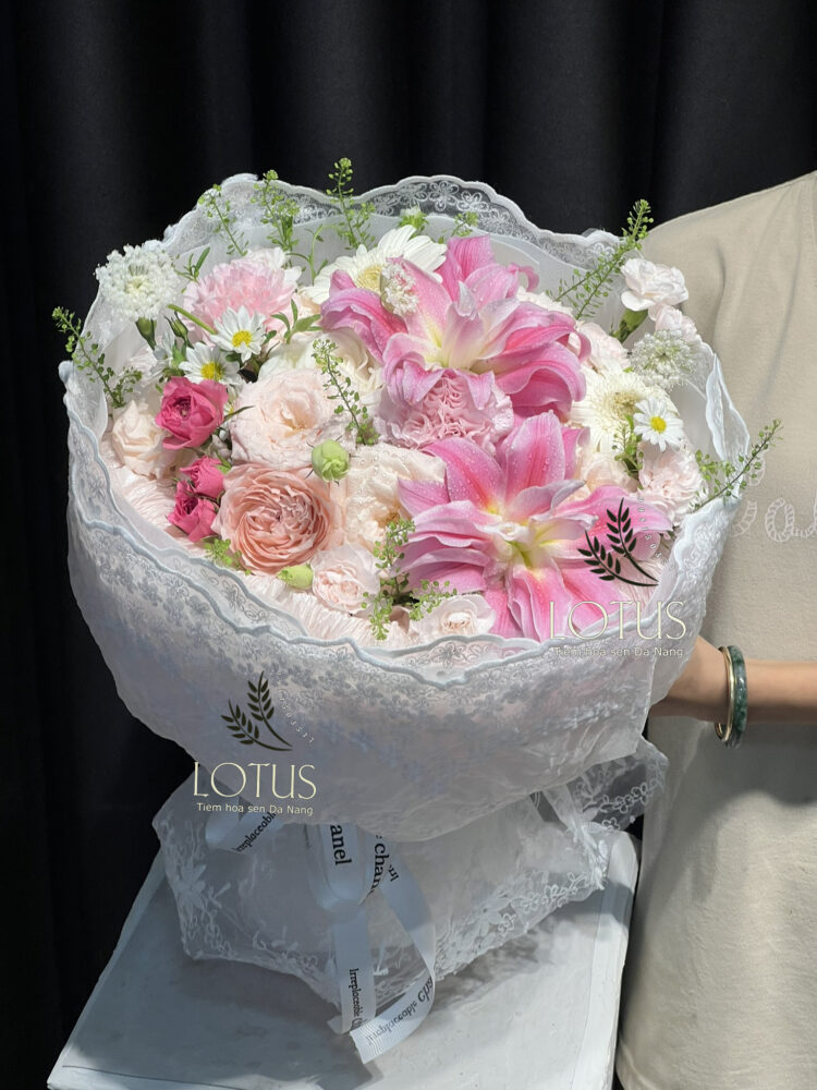 Bó hoa ly kép hồng gói voan trắng Bó Hoa Sen Trắng Phối Hồng Và Cát Tường | Lotus