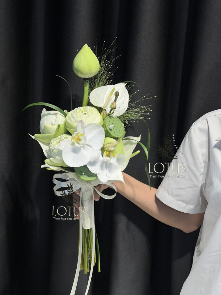 SENT.LAN.MON-2185285128105 Bó Hoa Cưới Sen Trắng Phối Lan Hồ Điệp
