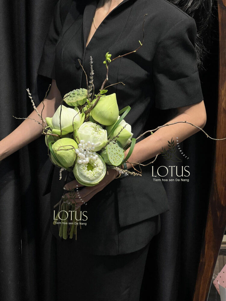 SENT.SALIX-091257219075907521B Bó Hoa Cưới Sen Trắng Gothic – Dạ Sen